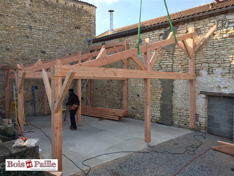 Grand préau à Neuville-du-Poitou (86)